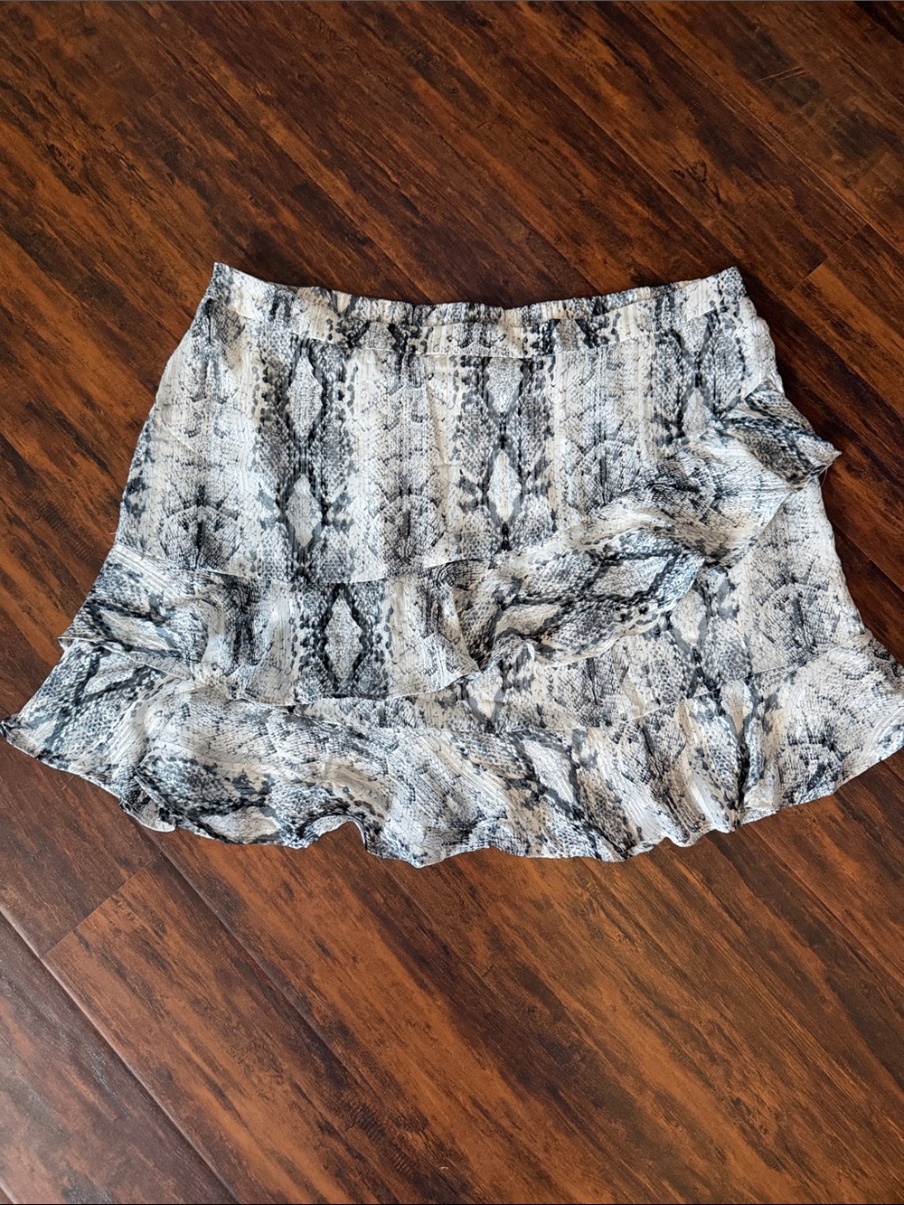 Ruffle-Hem Snake Print Mini Skirt - Black & White